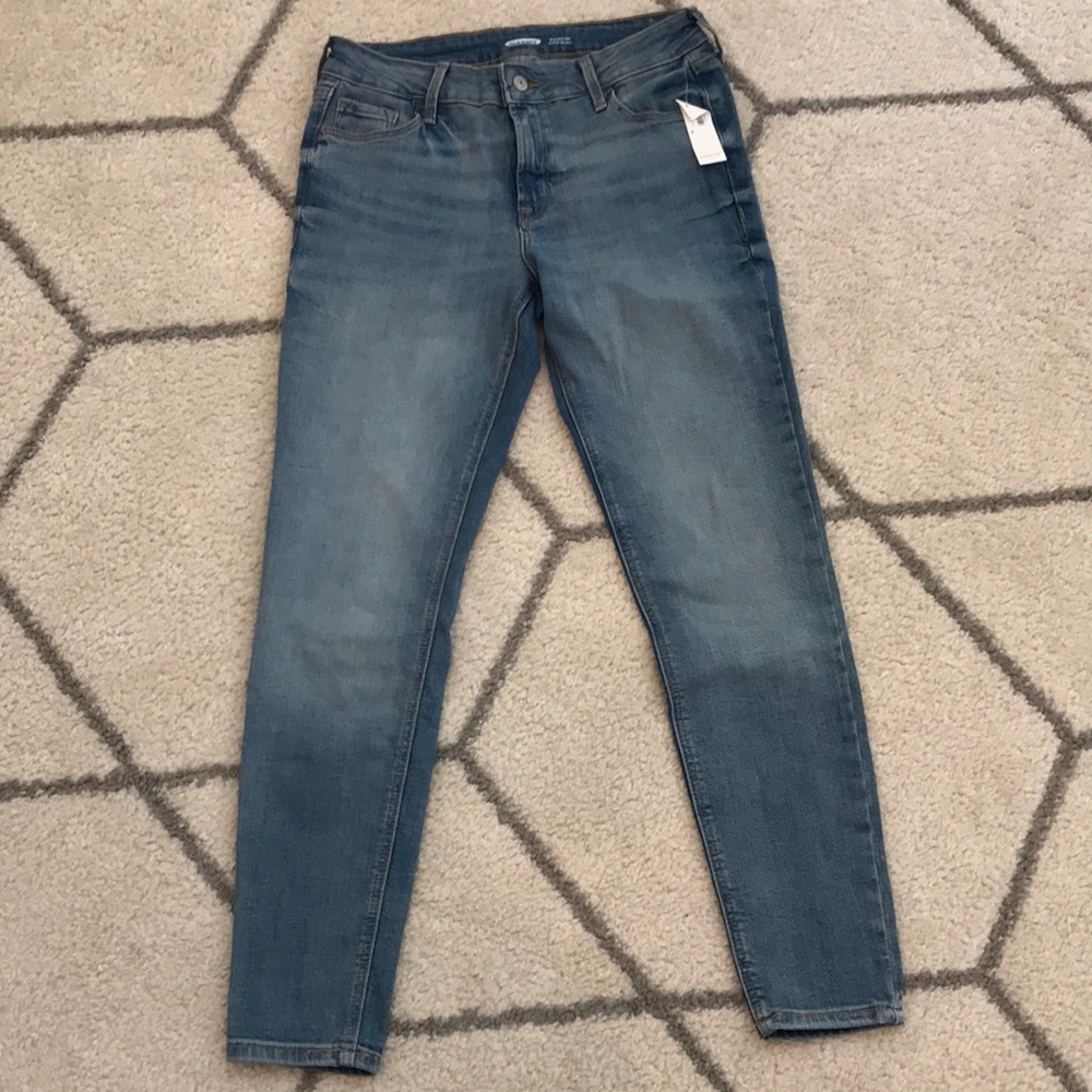 NWT Old Navy Rockstar Jeans ⭐️ - Picture 1 of 2